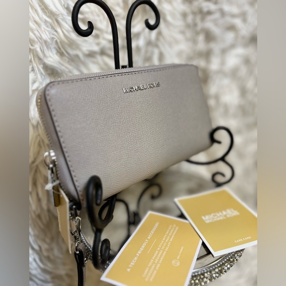 š©¶š¤NWT-Michael Kors Jet Set Saffiano Pearl Grey Zip Wallet/ Wristletš©¶š¤ - Picture 7 of 10